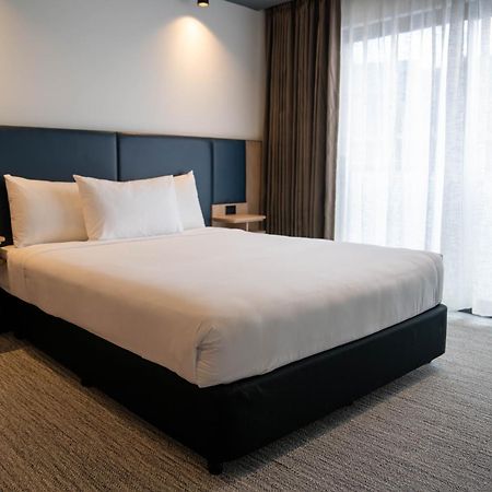Value Suites Penrith Exteriör bild