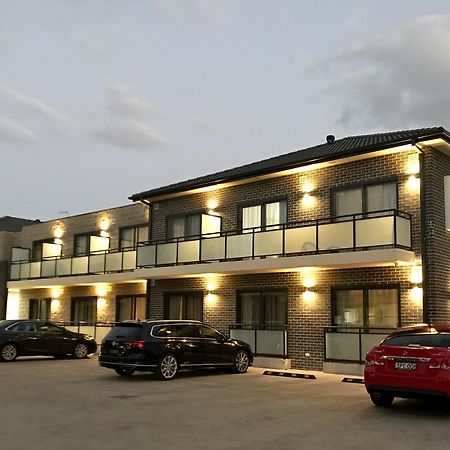 Value Suites Penrith Exteriör bild