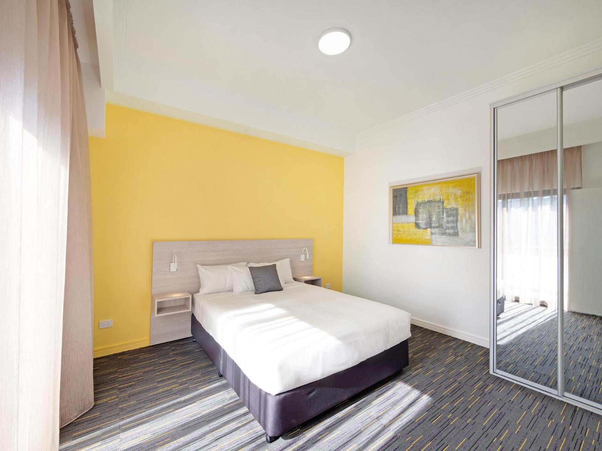 Value Suites Penrith Exteriör bild