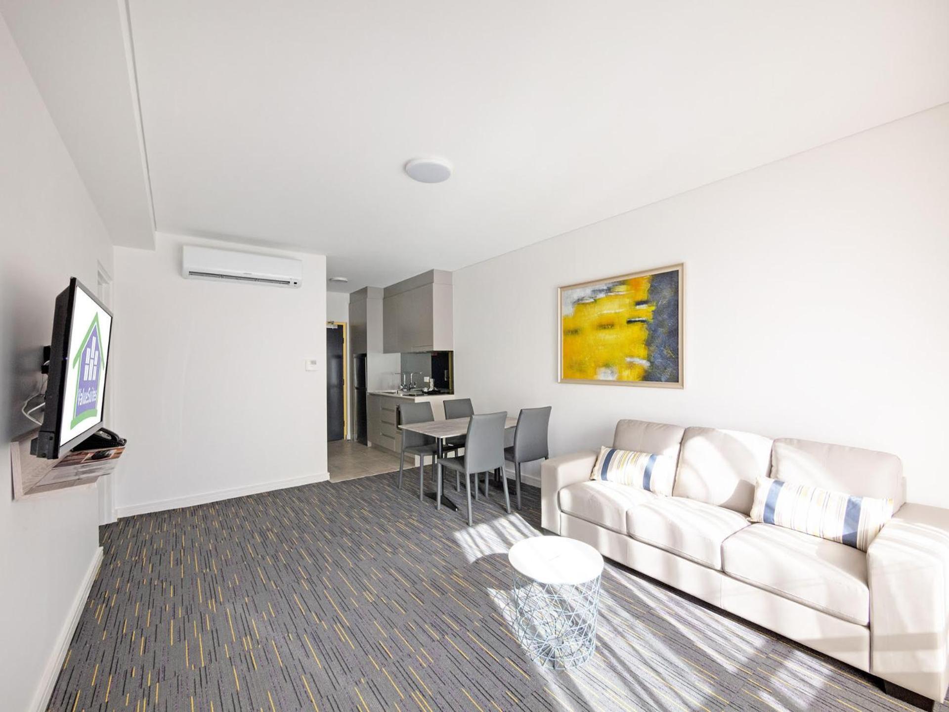 Value Suites Penrith Exteriör bild