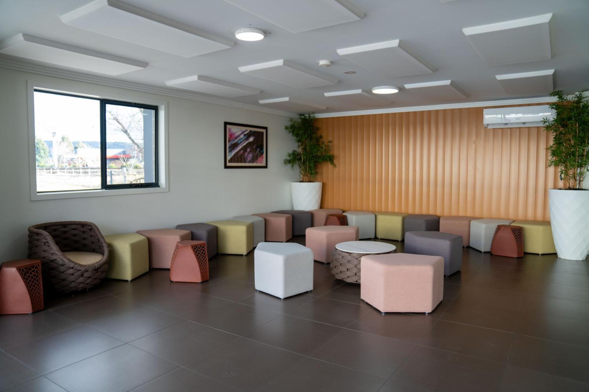 Value Suites Penrith Exteriör bild