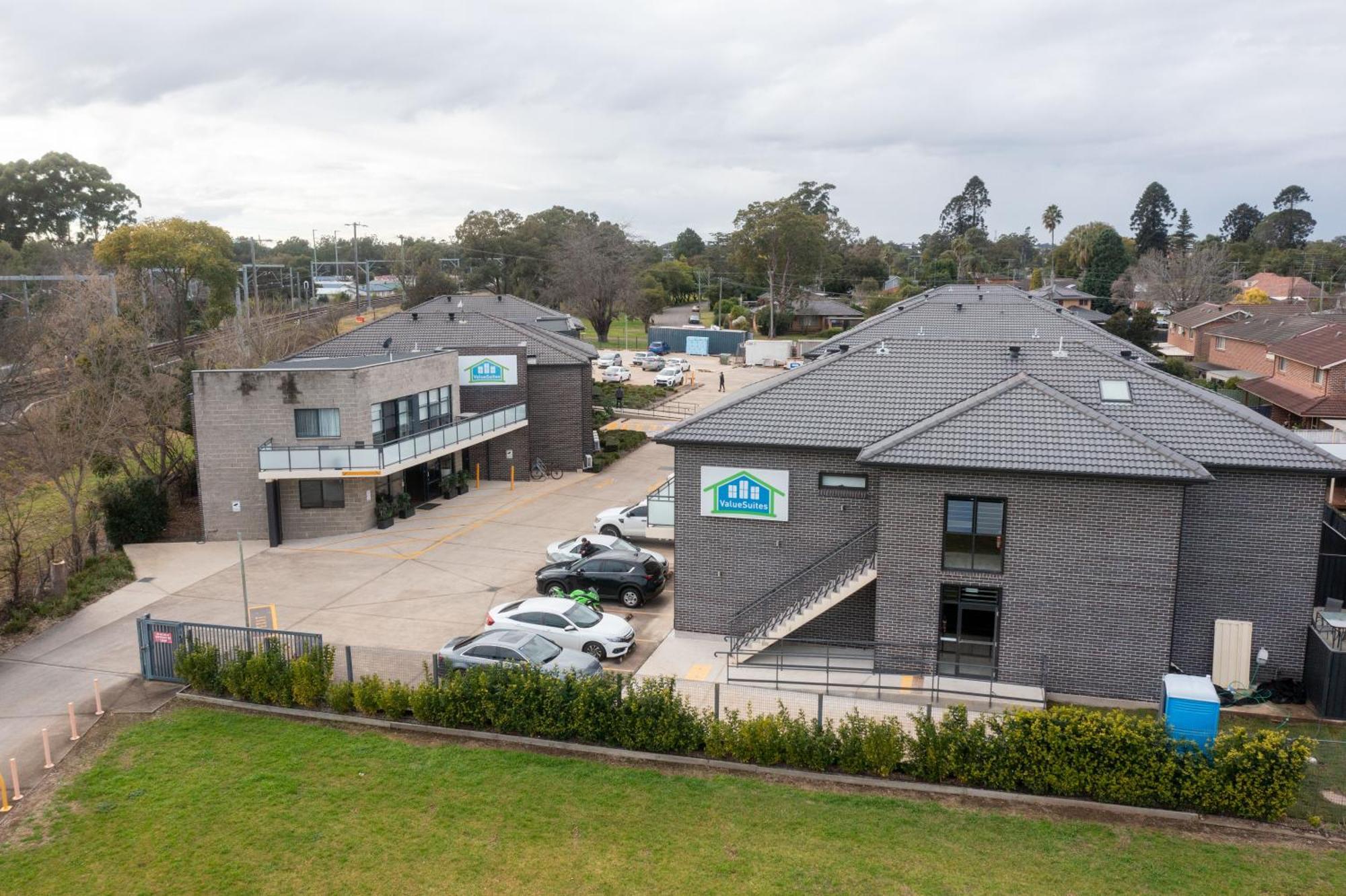Value Suites Penrith Exteriör bild