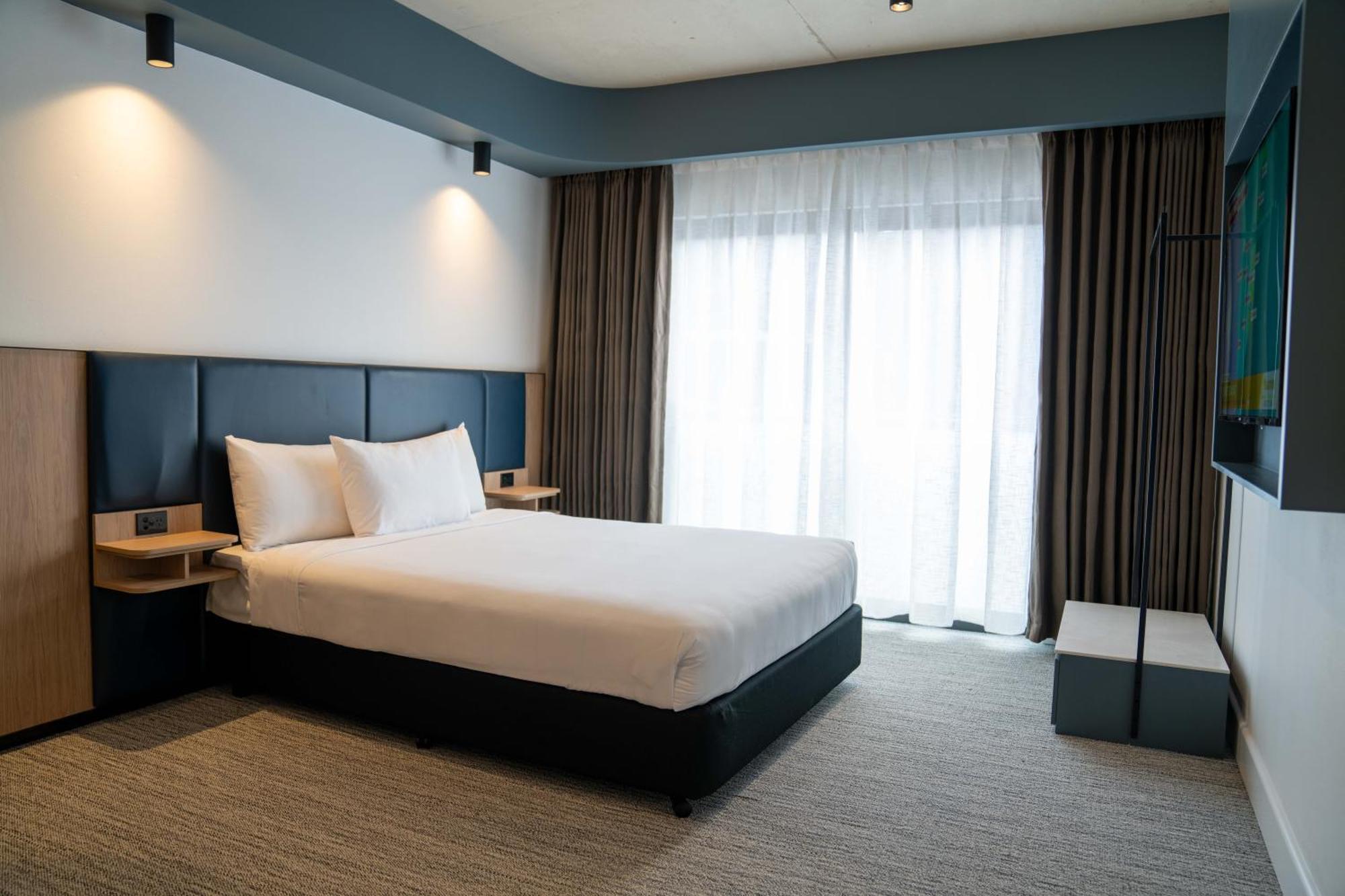 Value Suites Penrith Exteriör bild