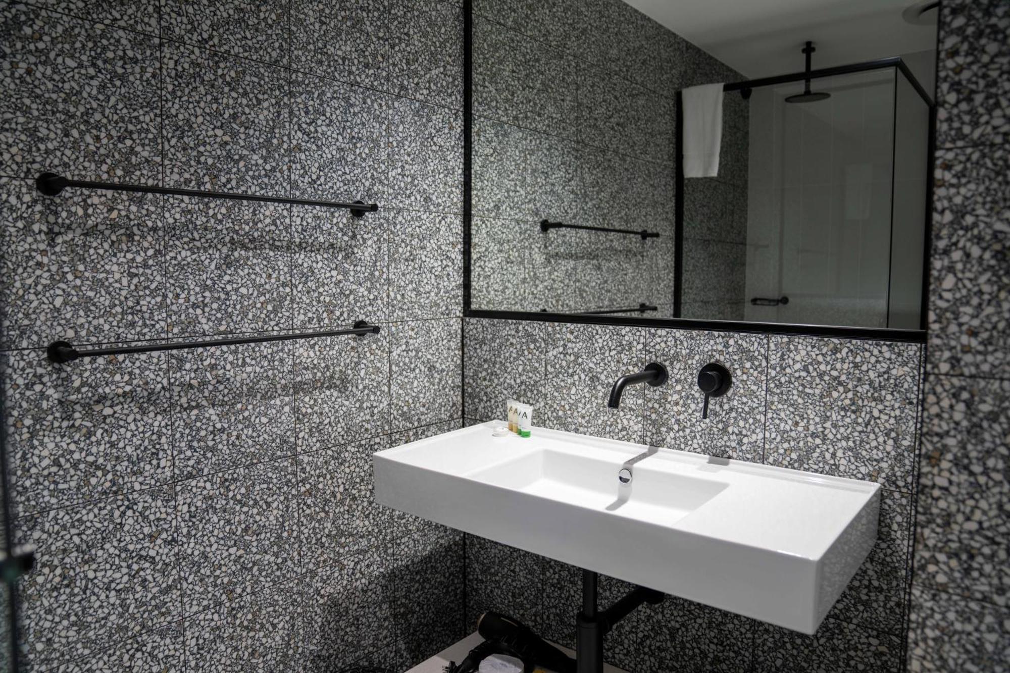 Value Suites Penrith Exteriör bild