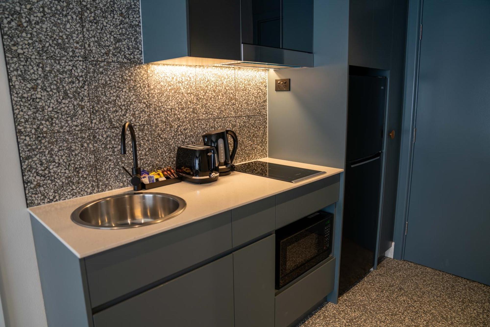 Value Suites Penrith Exteriör bild