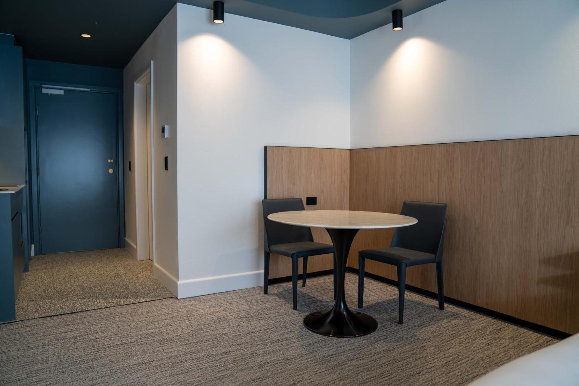Value Suites Penrith Exteriör bild