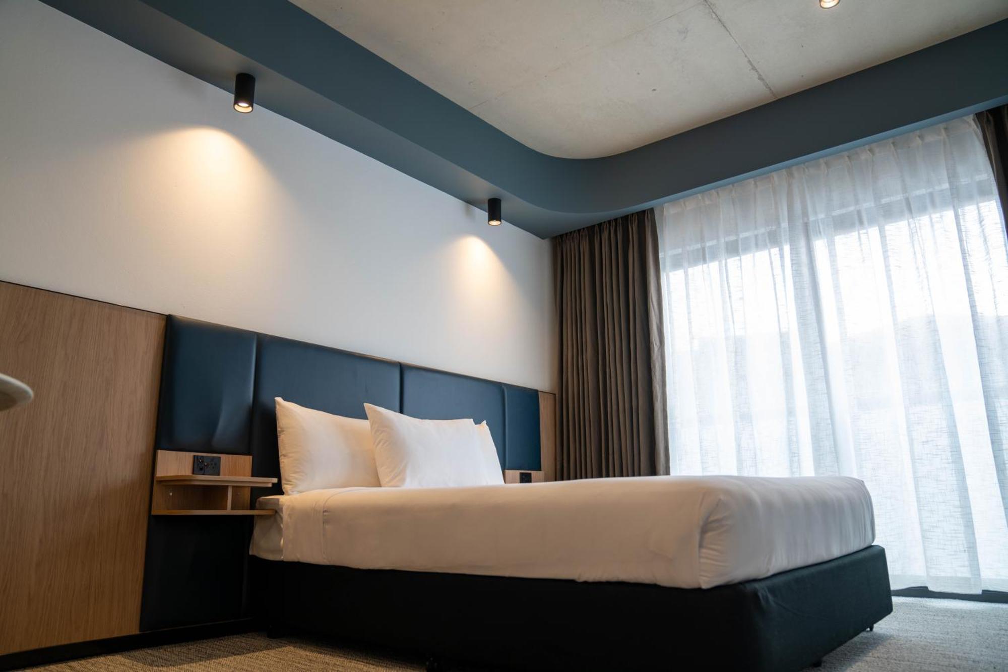 Value Suites Penrith Exteriör bild