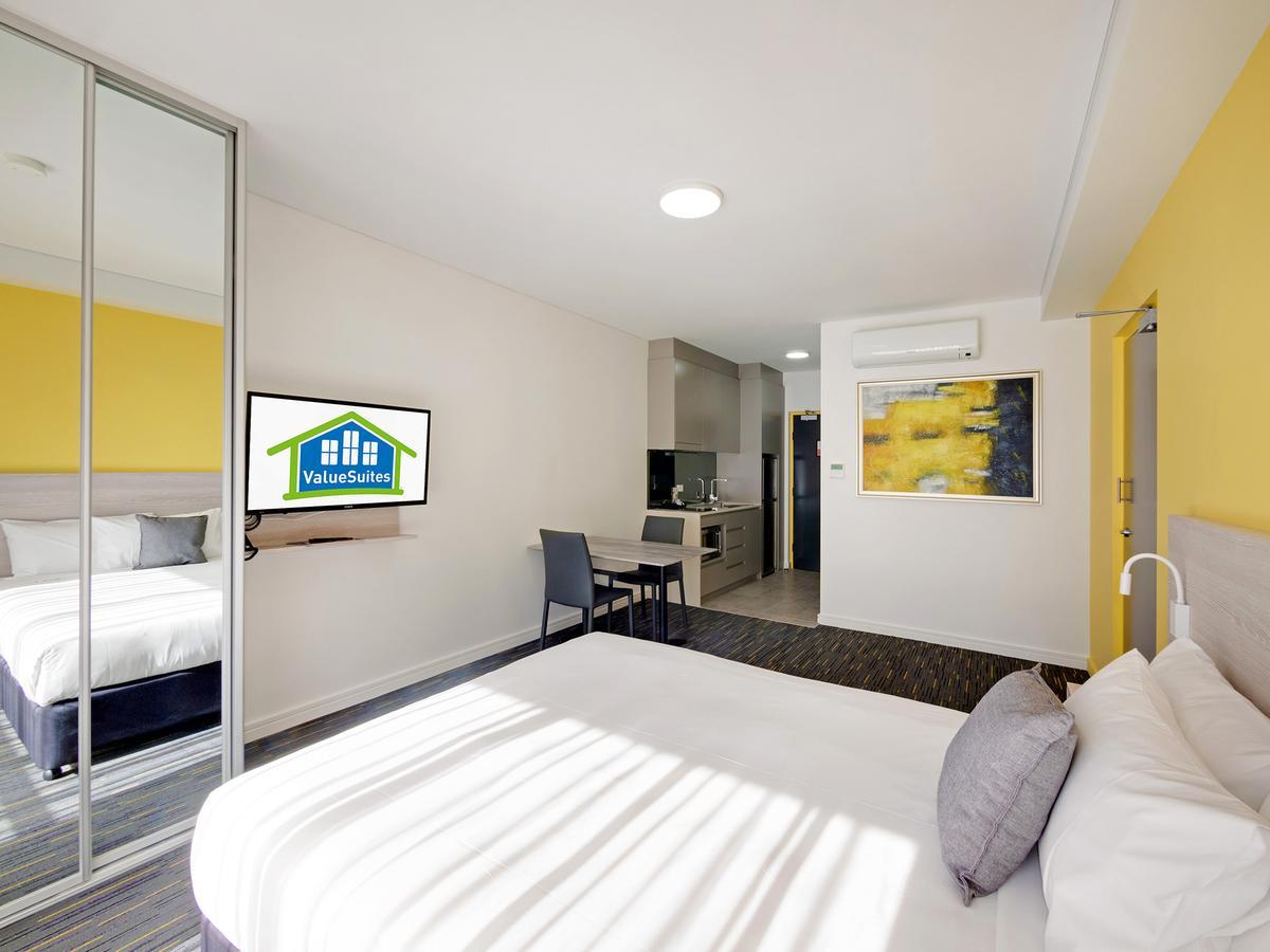 Value Suites Penrith Exteriör bild