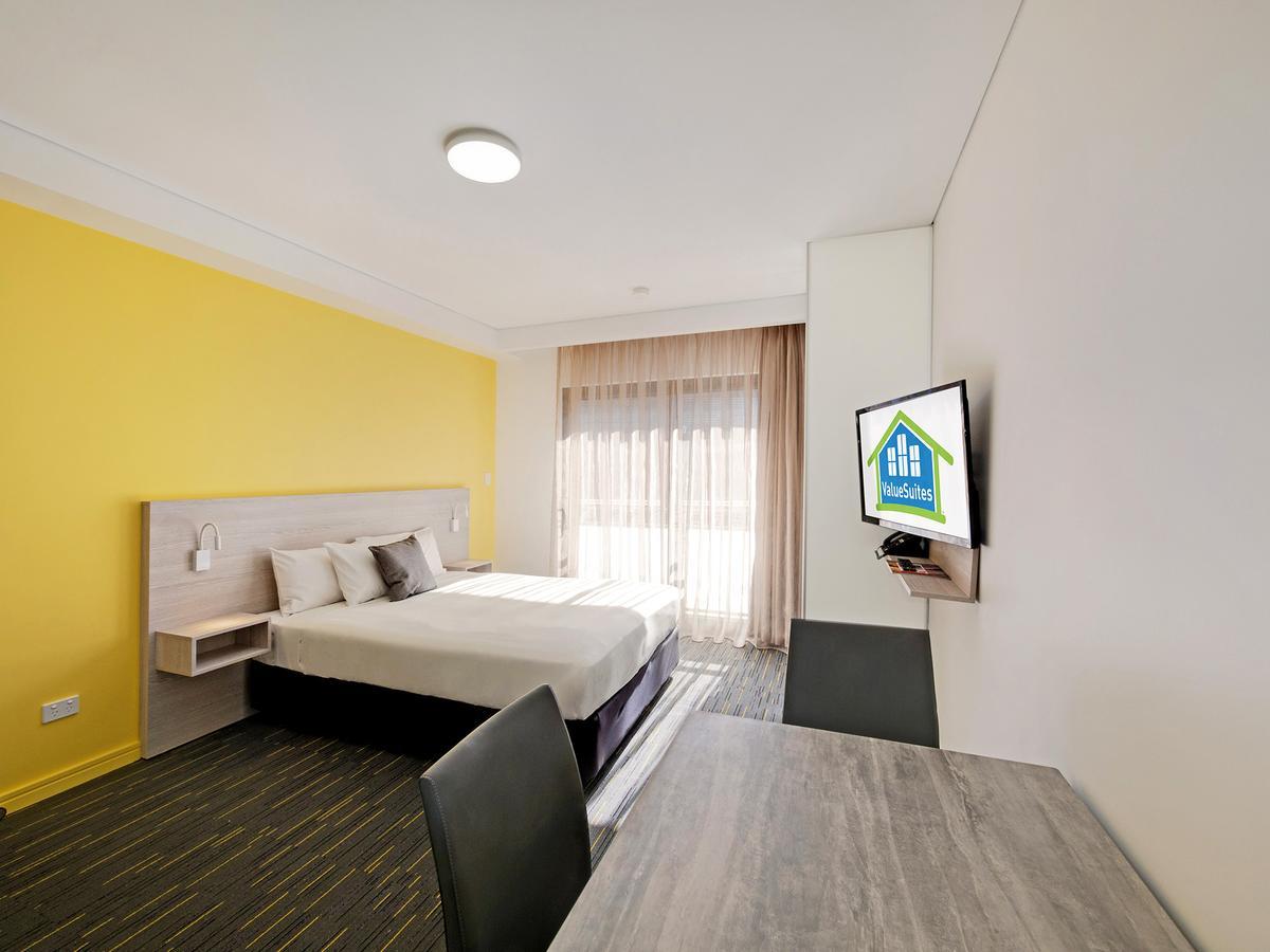 Value Suites Penrith Exteriör bild