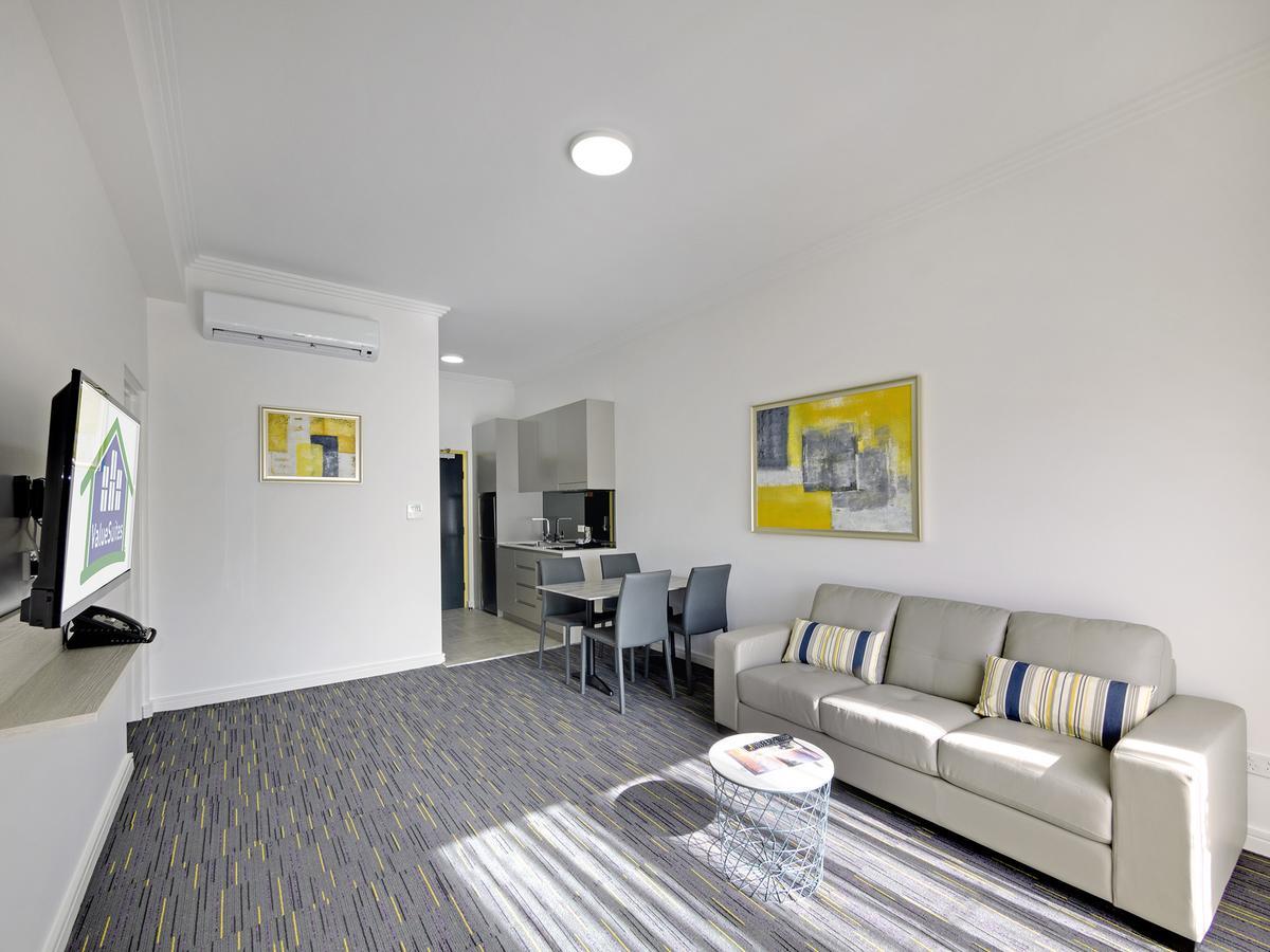 Value Suites Penrith Exteriör bild