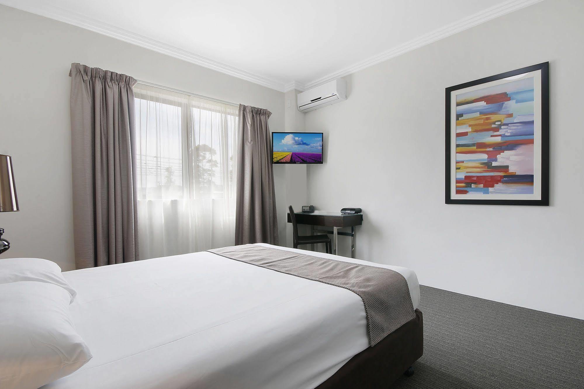 Value Suites Penrith Exteriör bild